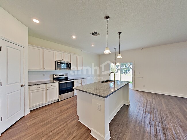 Foto del edificio - 3015 Creek Village Ln