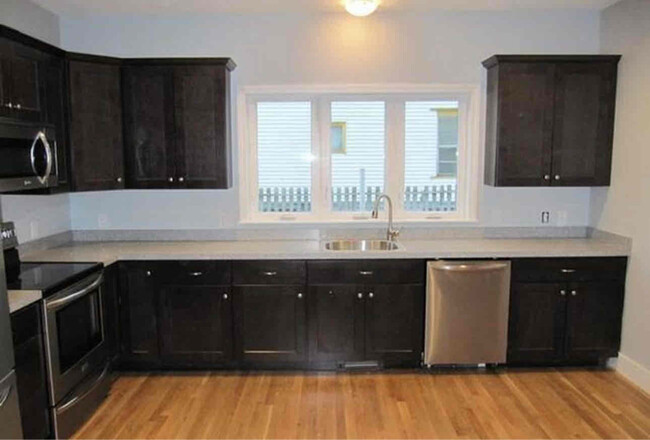 Building Photo - 539 Southbridge St