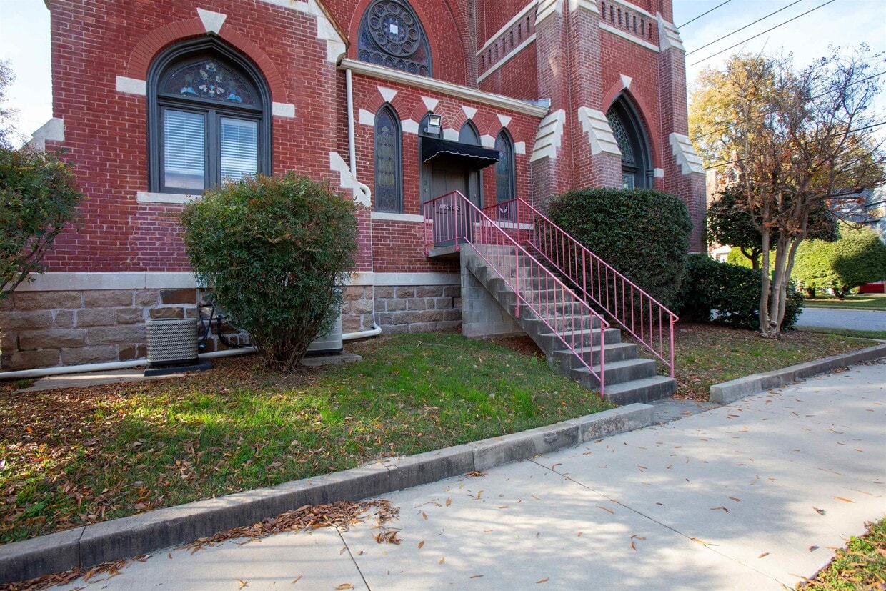 Building Photo - 1500 Center St