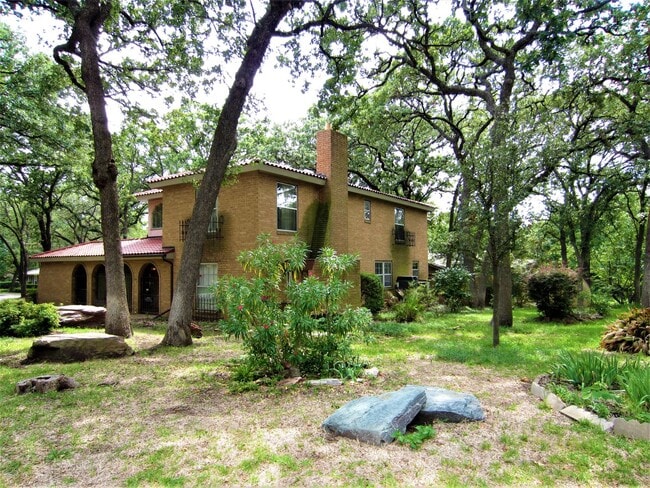 Building Photo - 1815 Greenwood Dr