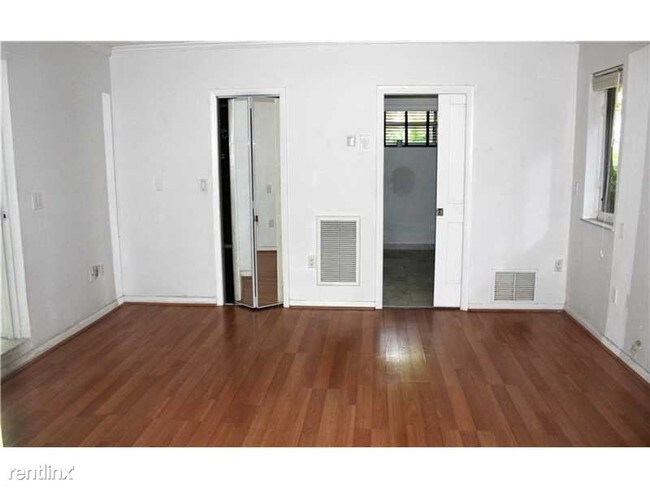 Building Photo - 3690 Poinciana Ave
