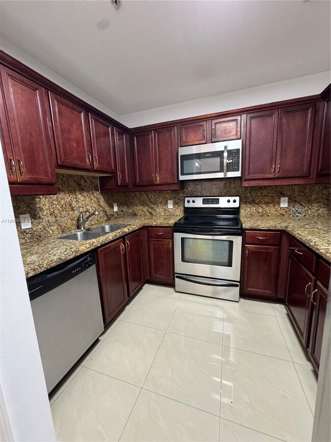 Foto del edificio - 5271 SW 8th St