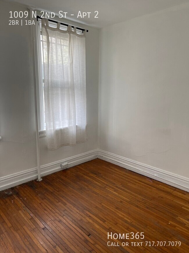 Building Photo - Charming 2 Bedroom, 1 Bathroom Unit Availa...