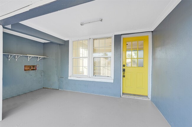 Building Photo - 2331 Delafield St