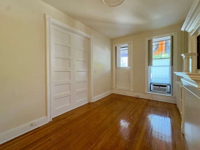 Building Photo - Charming Apartment Units in Charles Village, Baltimore, MD!