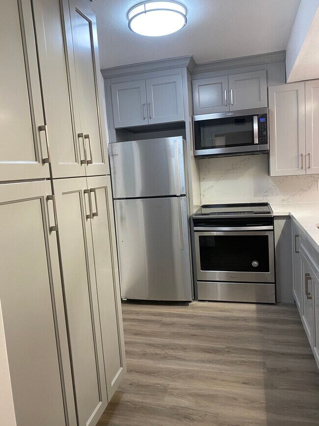 Building Photo - 3 Deuce Ct