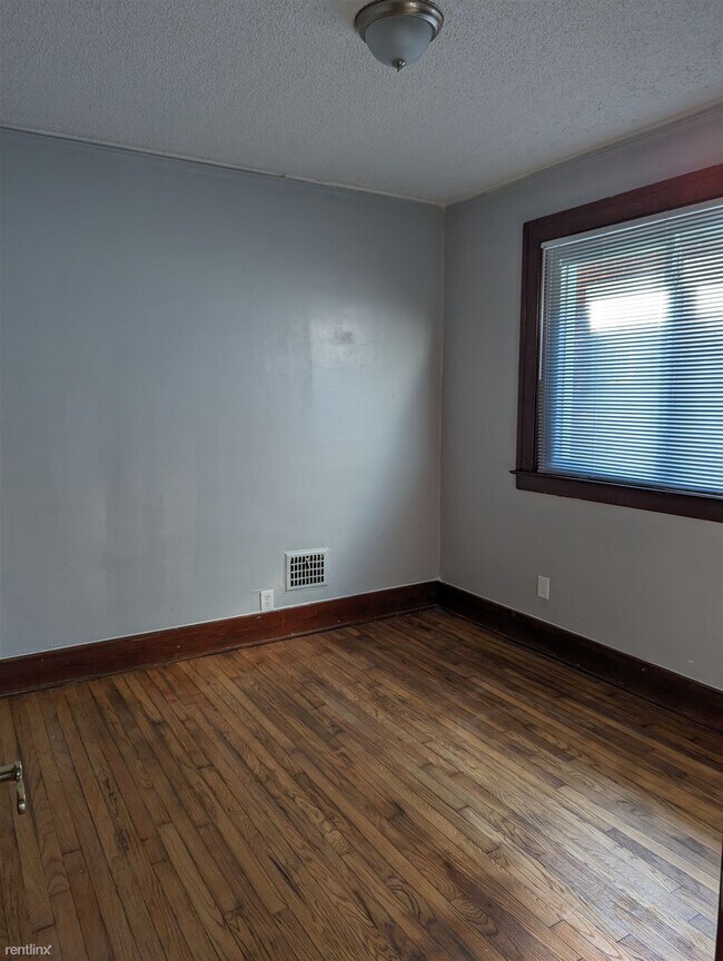 Building Photo - 5 br, 2 bath House - 1709 Central St