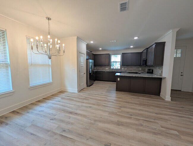 Building Photo - 7A Fernwood Dr