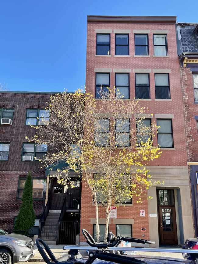 Building Photo - 988 Tremont St