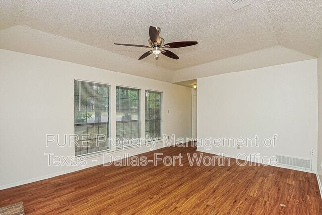 Foto del edificio - 7527 Windhaven Rd