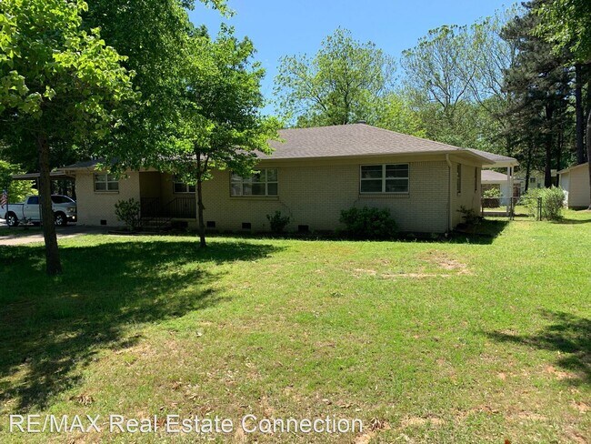 Building Photo - 3 br, 2 bath House - 310 South Pine
