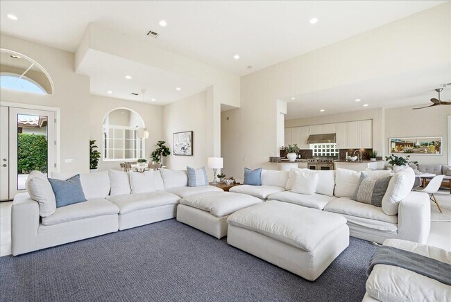 Building Photo - 78905 Mission Dr W