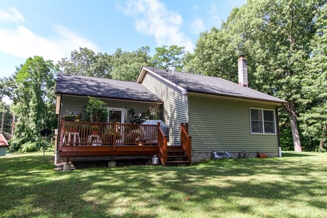 Foto del edificio - 22 Jaybird Ln