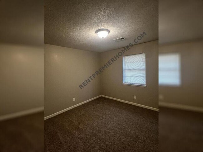 Foto del edificio - 8702 Oakhaven Dr