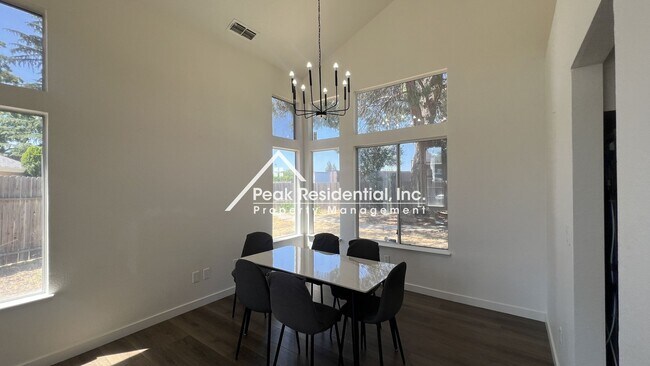 Building Photo - Wonderful 3bd/2.5ba Elk Grove Home with Ga...
