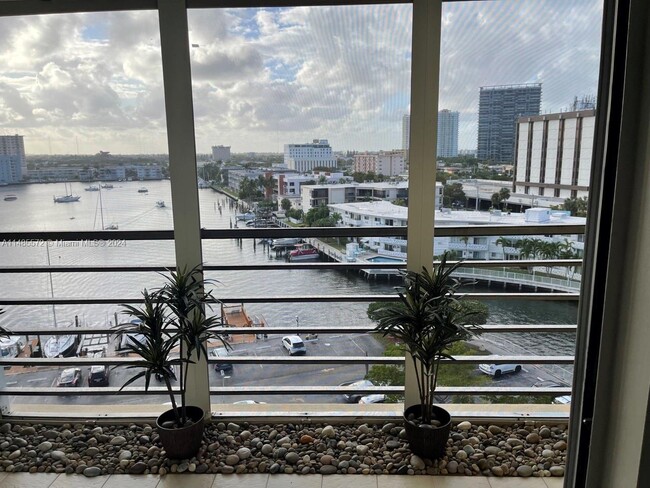 Building Photo - 100 Golden Isles Dr