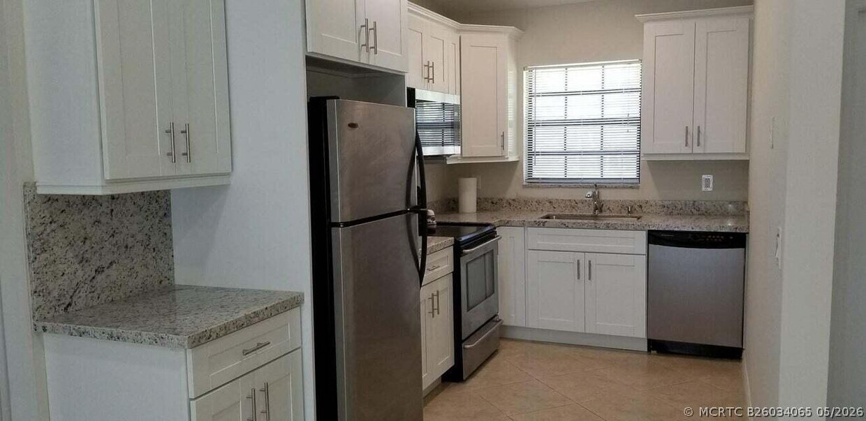 Foto del edificio - 3050 Norwood Pl