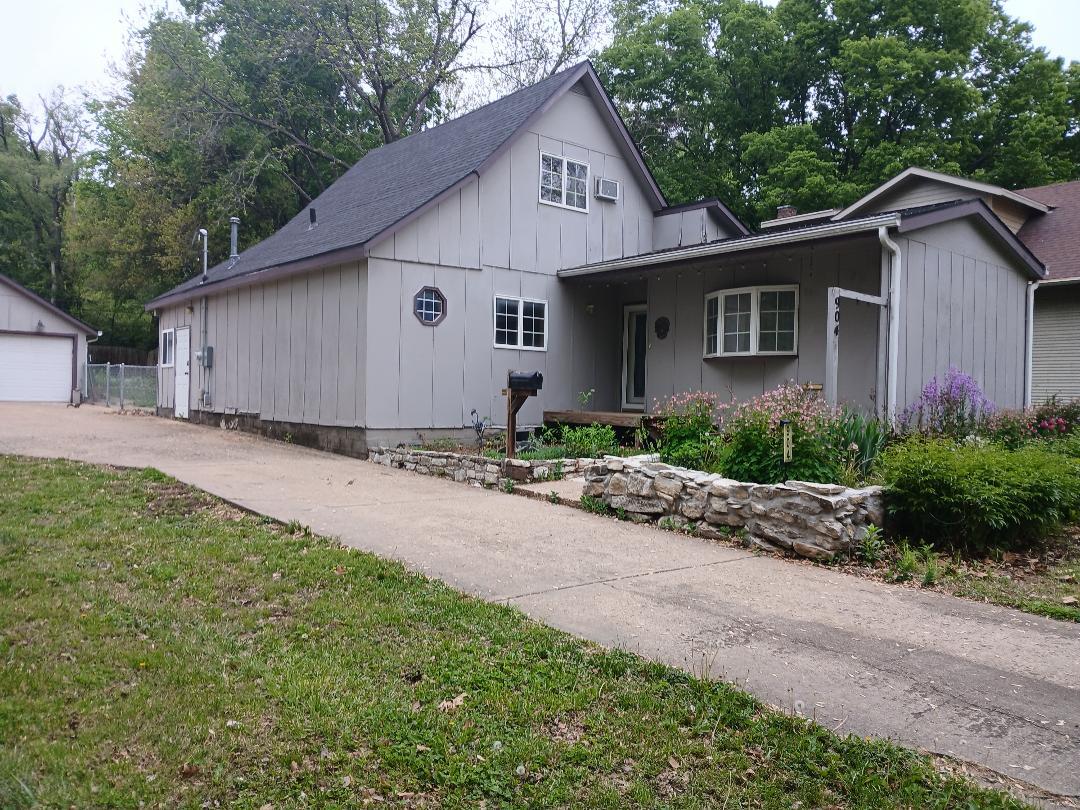 Building Photo - 904 Ratone St