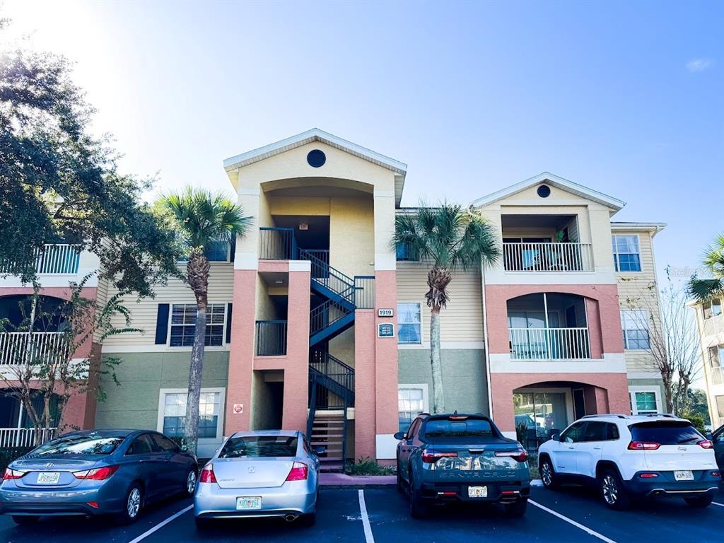 Primary Photo - 1919 Summer Club Dr