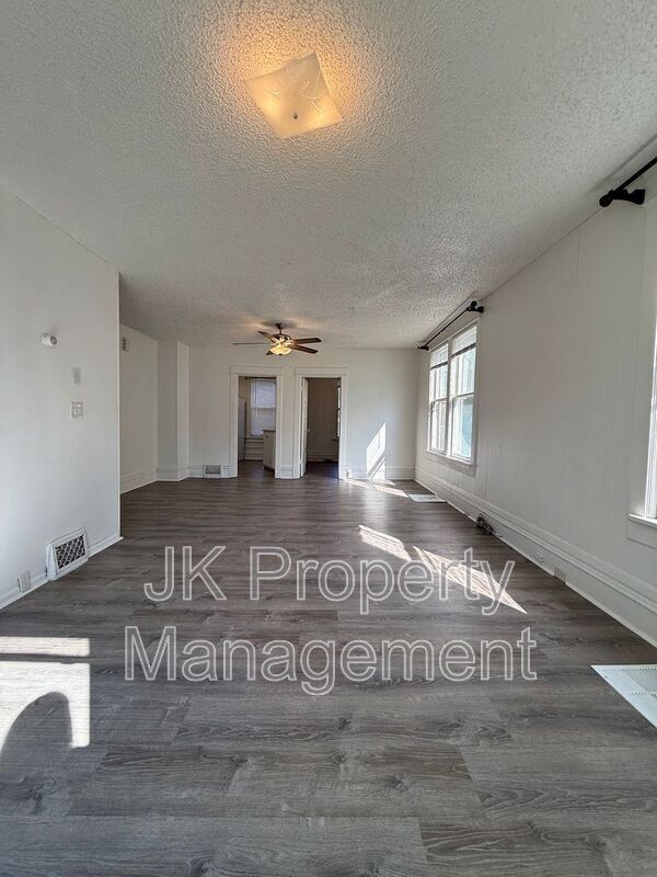 Building Photo - 911 5th Ave N