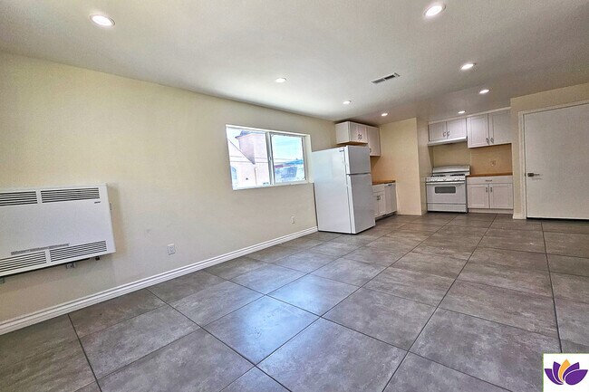 Building Photo - 3517 Denker Ave