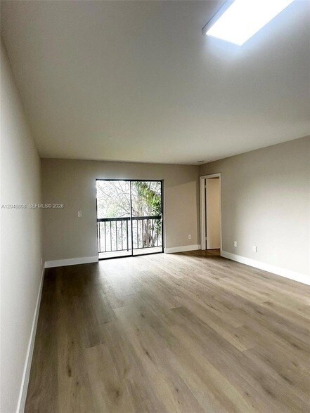 Foto del edificio - 2540 W 67th Pl
