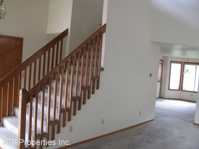 Building Photo - 3 br, 2.5 bath House - 16629 NW Charlais St.