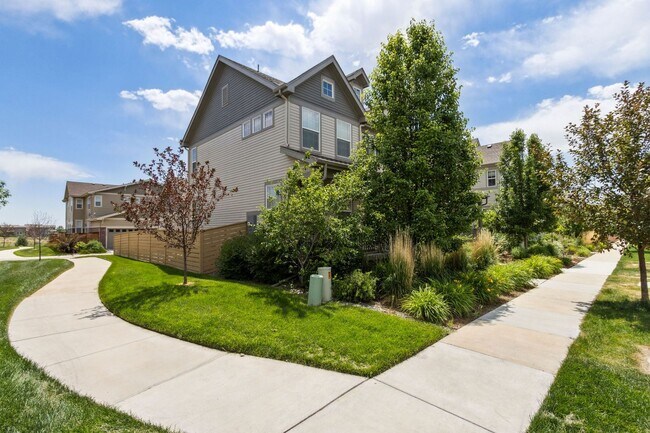Foto del edificio - Fort Collins Lifestyle Exemplified by this 2 Bed, 2.5 Bath Paired Home!