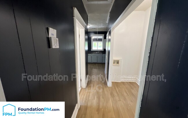 Building Photo - 674 Hillcrest St