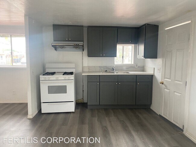 Building Photo - 2 br, 1 bath House - 1532 W 9th Street