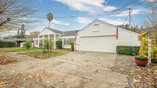 Building Photo - 1819 Cedar St