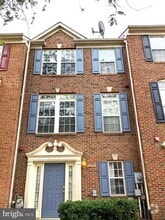 Building Photo - 2752 Manhattan Pl