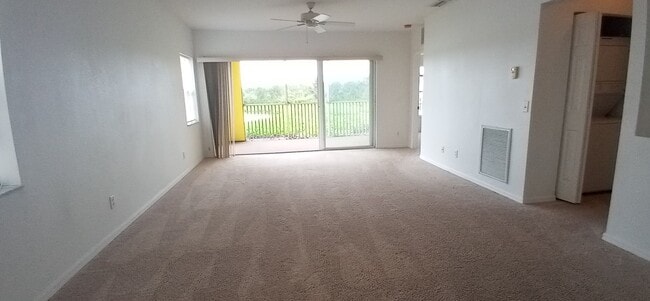 Foto del edificio - 2140 Heron Lake Dr