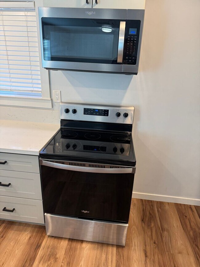 Building Photo - NICE UNIT WITH 2 BED 1 BATH IN GREAT LOCATION IN AUBUN!