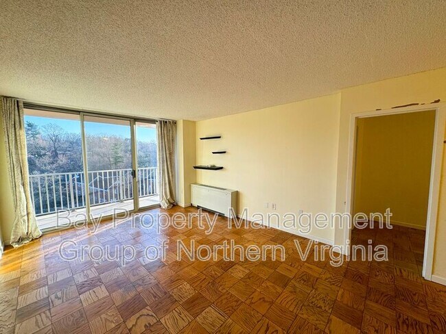 Building Photo - 1225 Martha Custis Dr