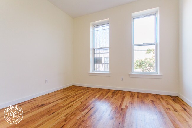Foto del edificio - 71 Wilson Ave