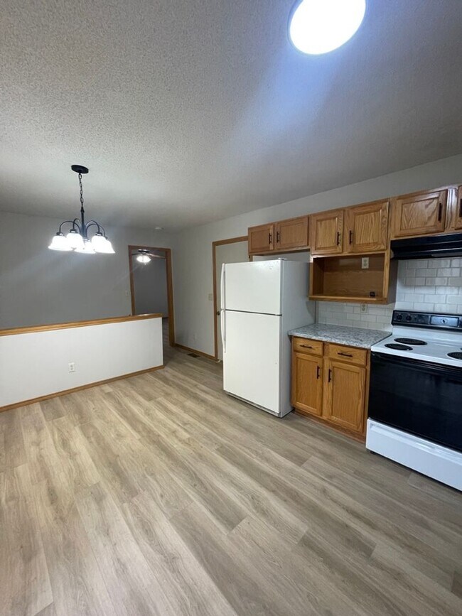 Foto del edificio - Remodeled Derby Duplex!