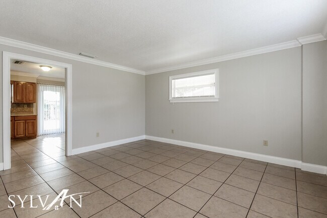 Building Photo - Enjoy one-level living in this 3 bedroom, ...