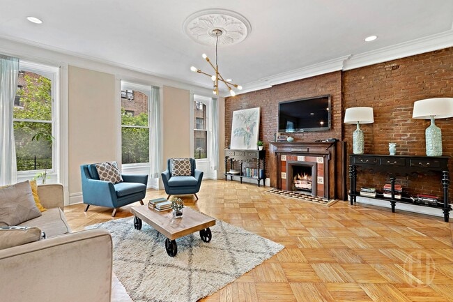 Building Photo - 31 W 84th St