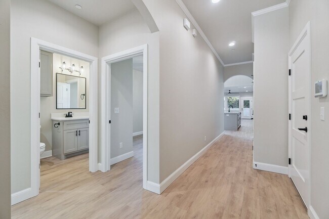 Foto del edificio - Luxury Townhome for Rent!