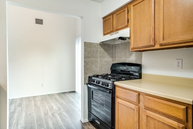 Building Photo - 616 Greenlawn Blvd