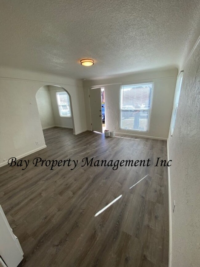 Building Photo - SECO12