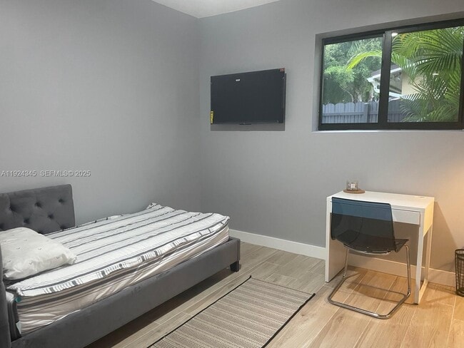 Building Photo - 11401 Taft St