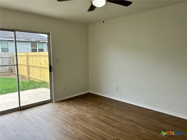 Foto del edificio - 3041 Pine Valley Dr