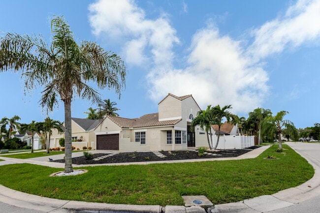 Building Photo - 23157 Bentley Pl