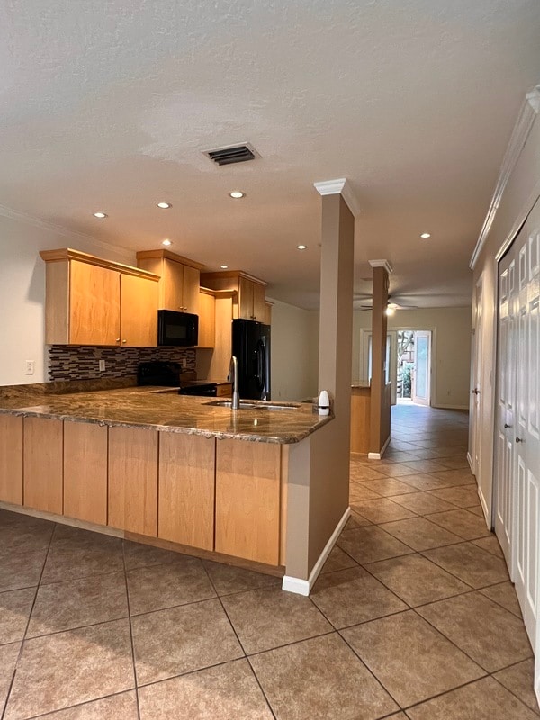 Building Photo - 1025 Love Ln