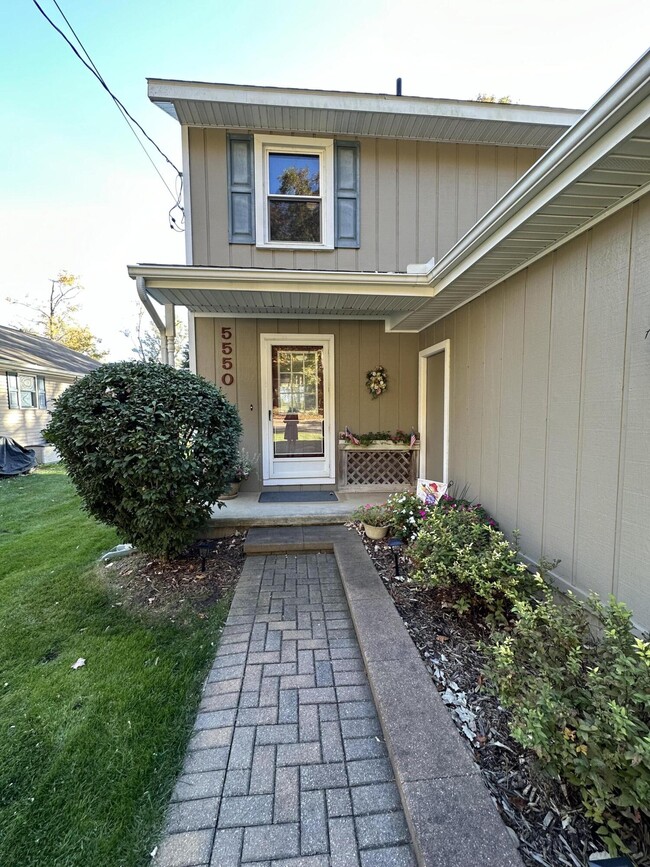 Foto del edificio - 5550 Joslin Dr