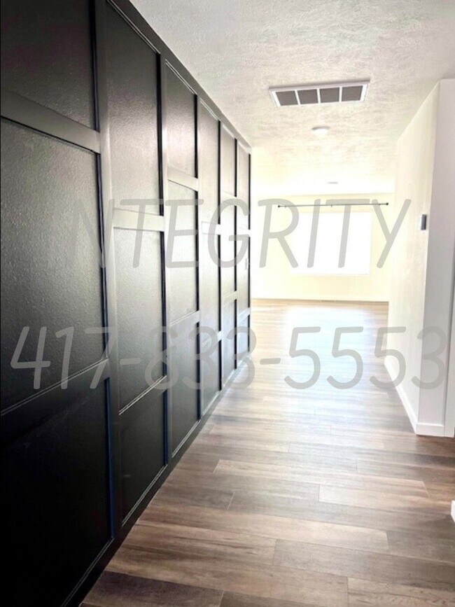 Foto del edificio - 800 Hoffman Hills Blvd