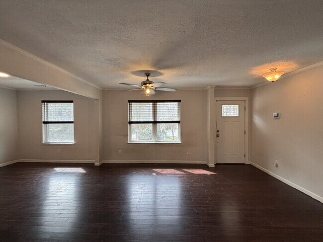 Foto del edificio - 117 Alma Dr