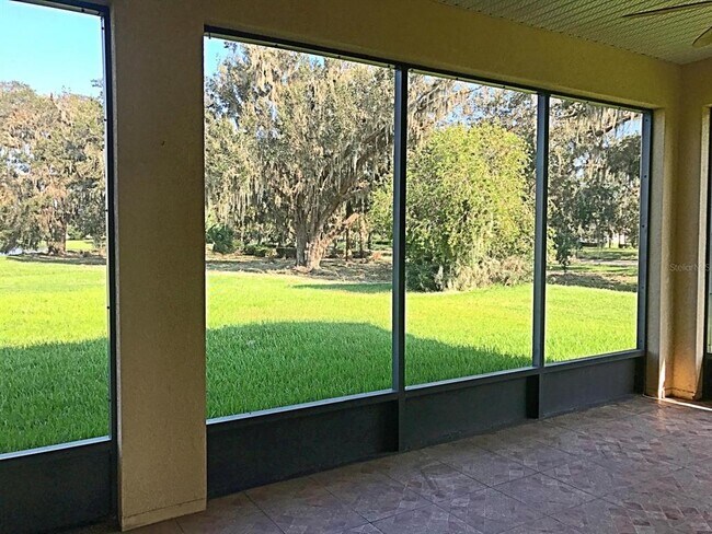 Foto del edificio - 3500 Forest Park Dr